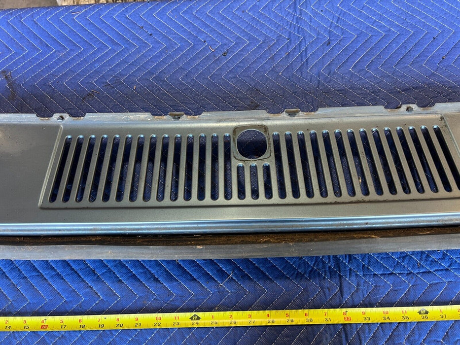 1984-1989 Volvo 740 760 Front Windshield Cowl Wiper Cover Grille Trim OEM#1695EM