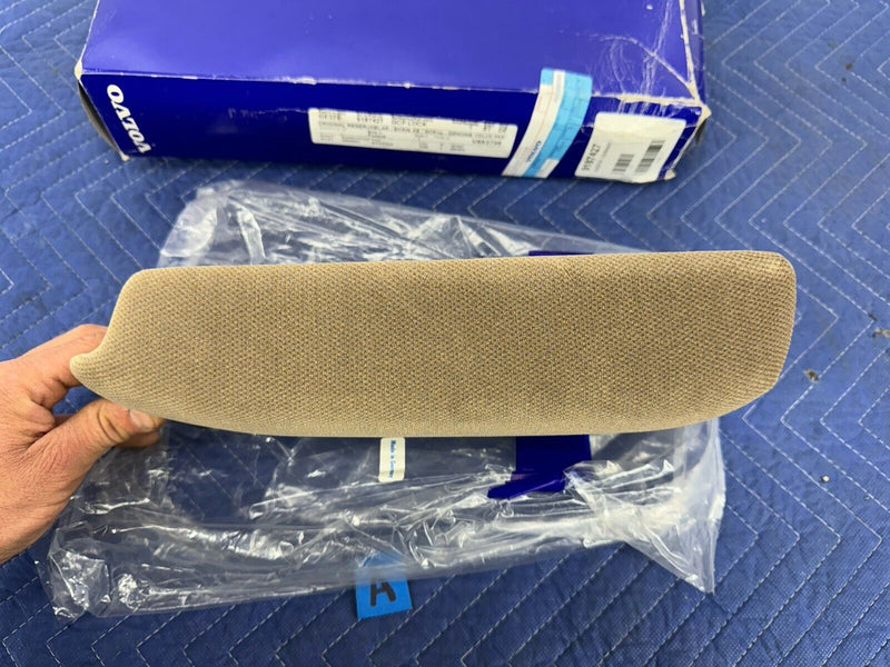 1994-1998 Volvo V90 S90 940 Center Armrest w/Cup Holders Beige 9187427 #3828E