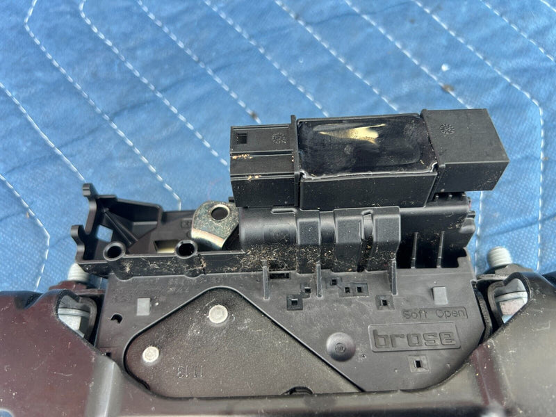 43947912