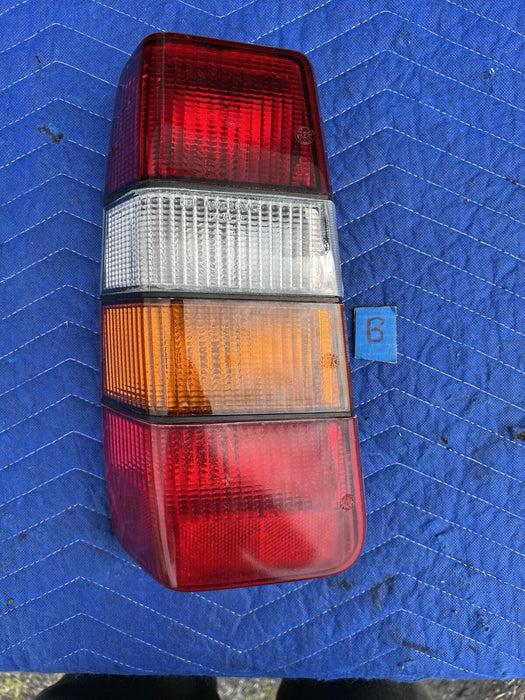 1986-1993 Volvo 240 245 Wagon Only Driver Left Rear Tail Light Amber CIBIE #3798