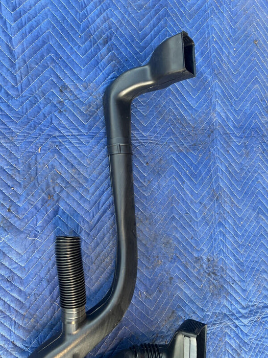 1984-1989 Volvo 740 760 Air Cleaner Intake Duct Tube Assembly 1258690 OEM#1615EM