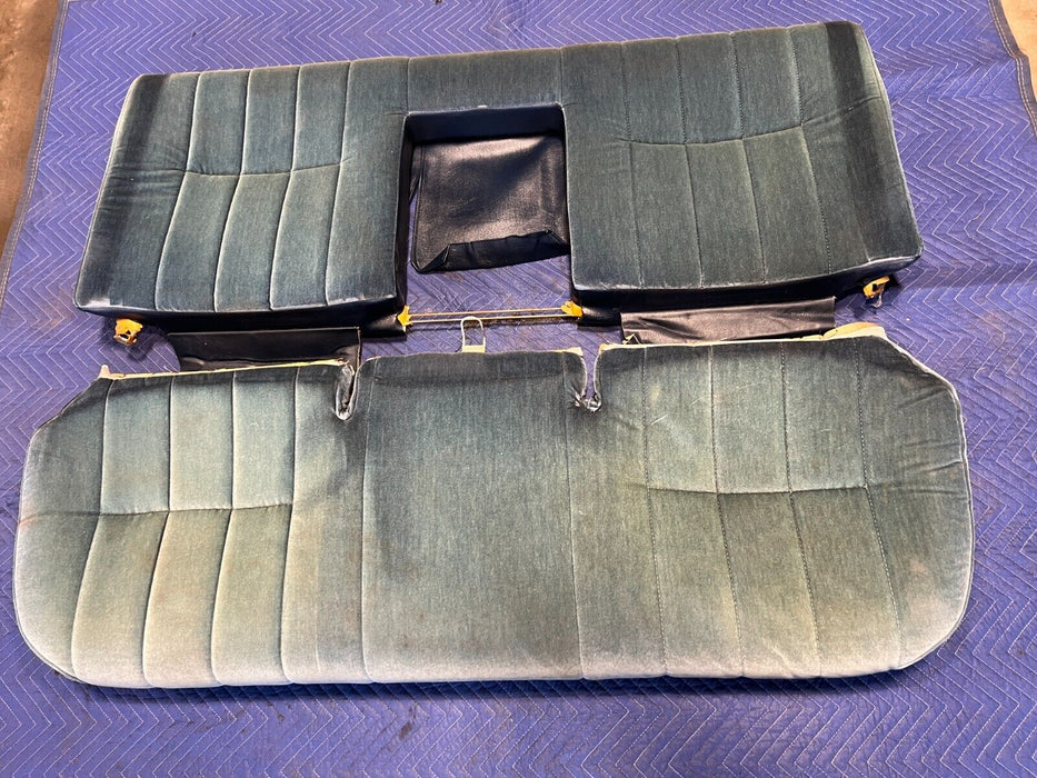 1984-1989 Volvo 740 760 Sedan Blue Cloth Rear Bench Seat 1365805 OEM #1561EM