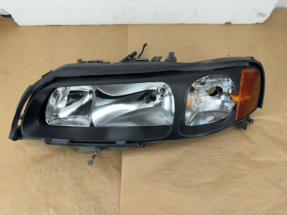 2001-2004 Volvo XC70 Left Front Headlight Halogen Assembly 8693543 OEM #3447EJ