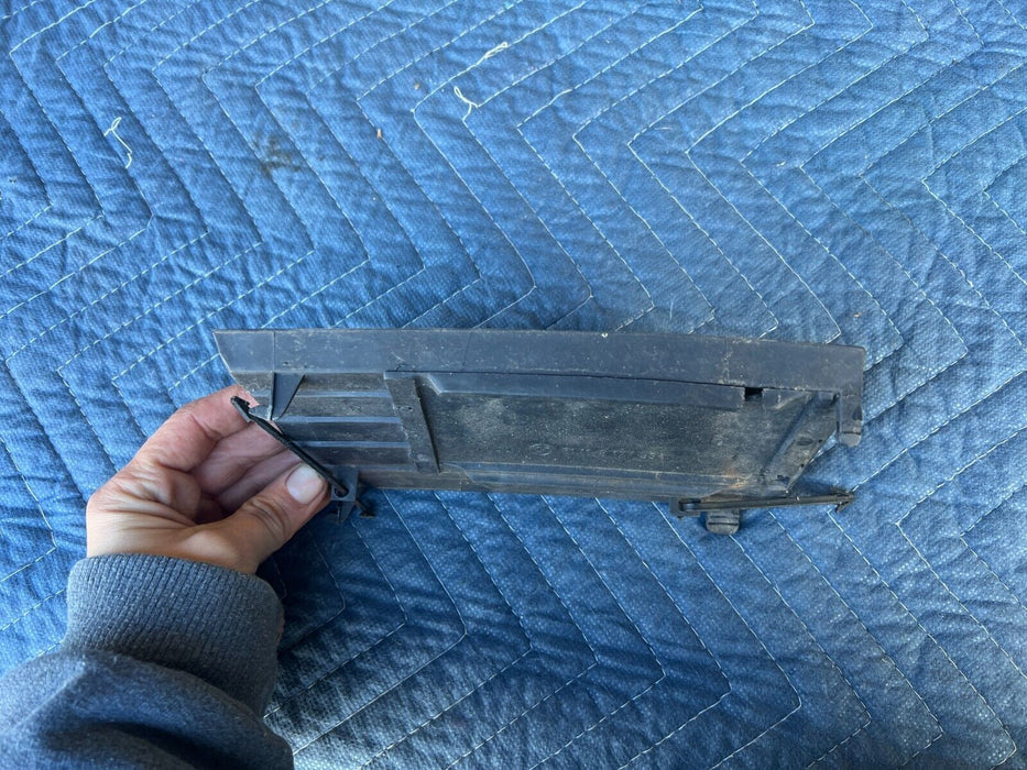 1986-1994 BMW 7 Series E32 Lower Front Bumper Vent 51.11-8 127534 OEM #1919EM