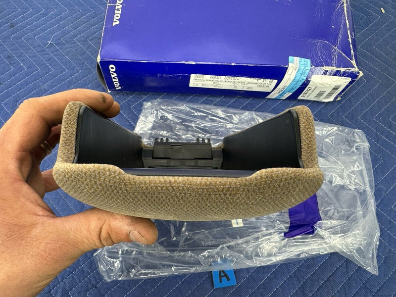 1994-1998 Volvo V90 S90 940 Center Armrest w/Cup Holders Beige 9187427 #3828E