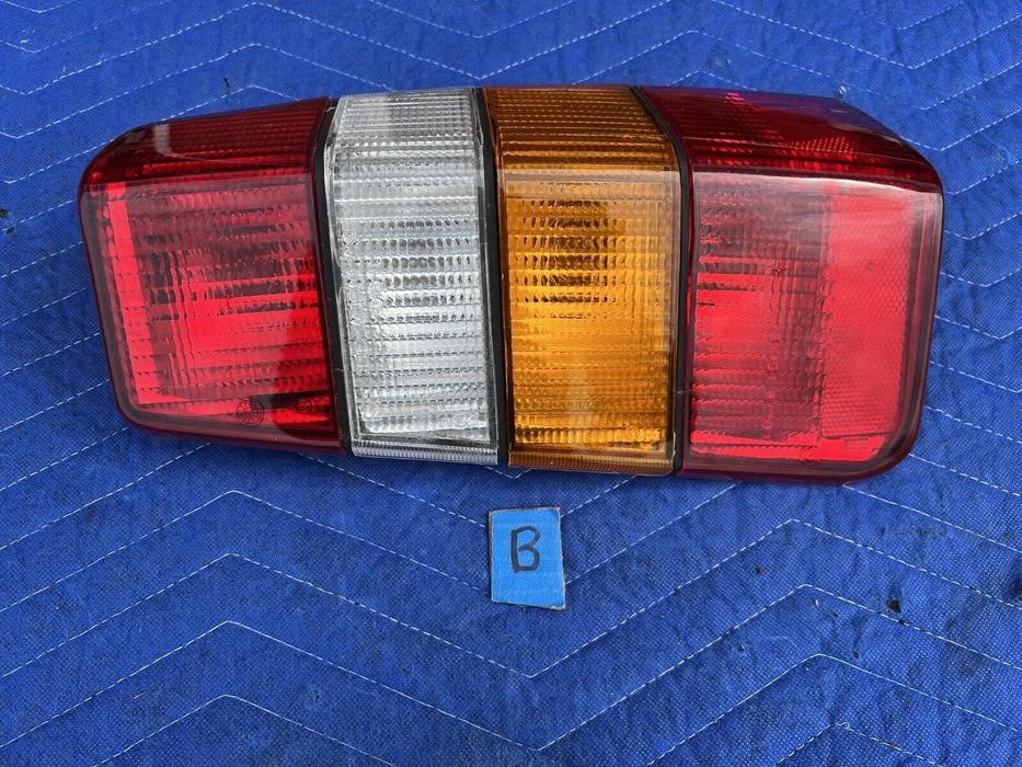 1986-1993 Volvo 240 245 Wagon Only Passenger Rear Tail Light Amber CIBIE #3797E