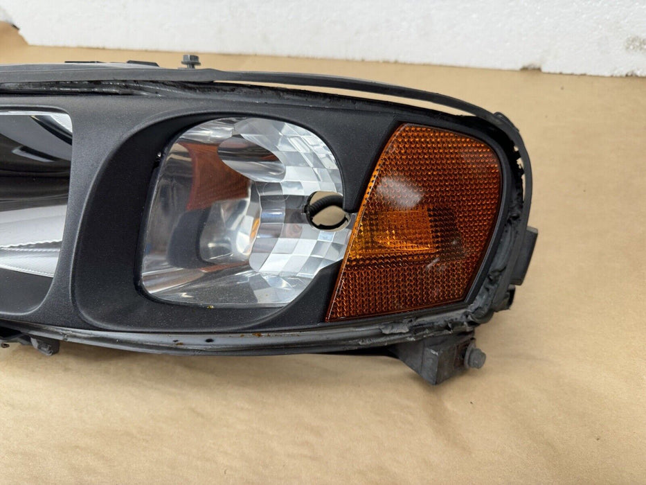 2001-2004 Volvo XC70 Left Front Headlight Halogen Assembly 8693543 OEM #3447EJ