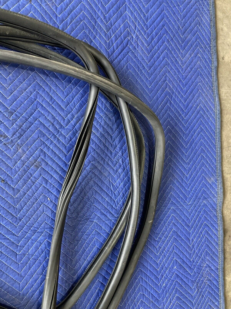 2006-2016 Chevy Impala GM Door Gasket  Weatherstripping Seal Rubber OEM #3166M