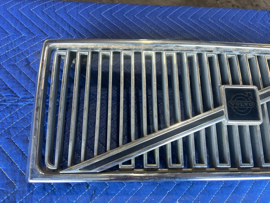 1984-1989 Volvo 740 760 Sedan Front Grille Grill Chrome w/ Emblem OEM #1660EM