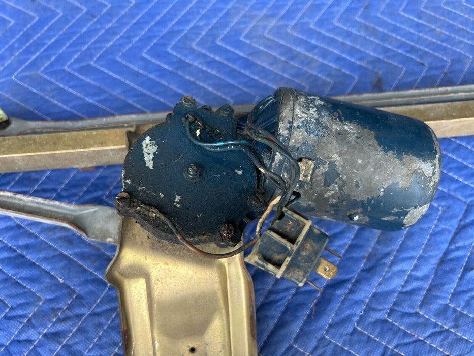 1983-1985 Porsche 944 Windshield Wiper Motor Transmission Assembly OEM #1900EM