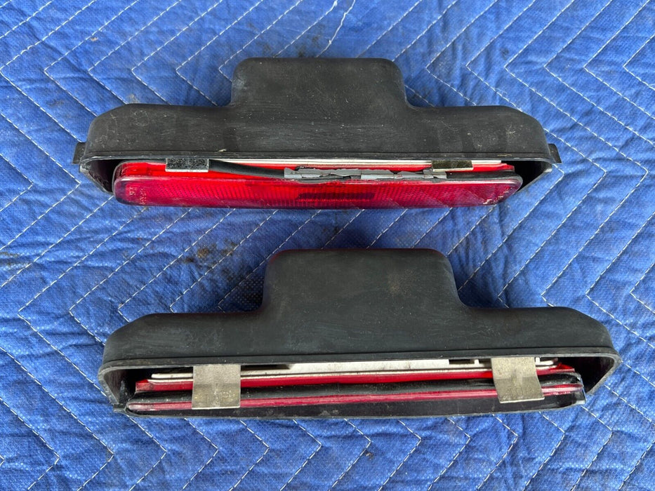 1983-1985 Porsche 944 Left Right Rear Quarter Panel Marker Light Pair OEM#1748EM