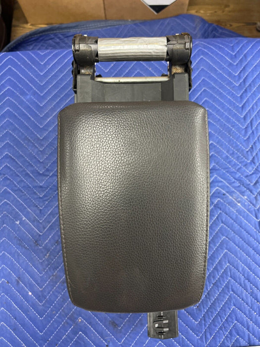 2006-2010 VW Jetta 2.5L Center Console Leather Arm Rest Storage Box OEM #124MC