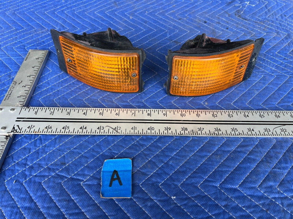 1983-1985 Porsche 944 Front Right Left Turn Signal Light 477953065A OEM #1766EM