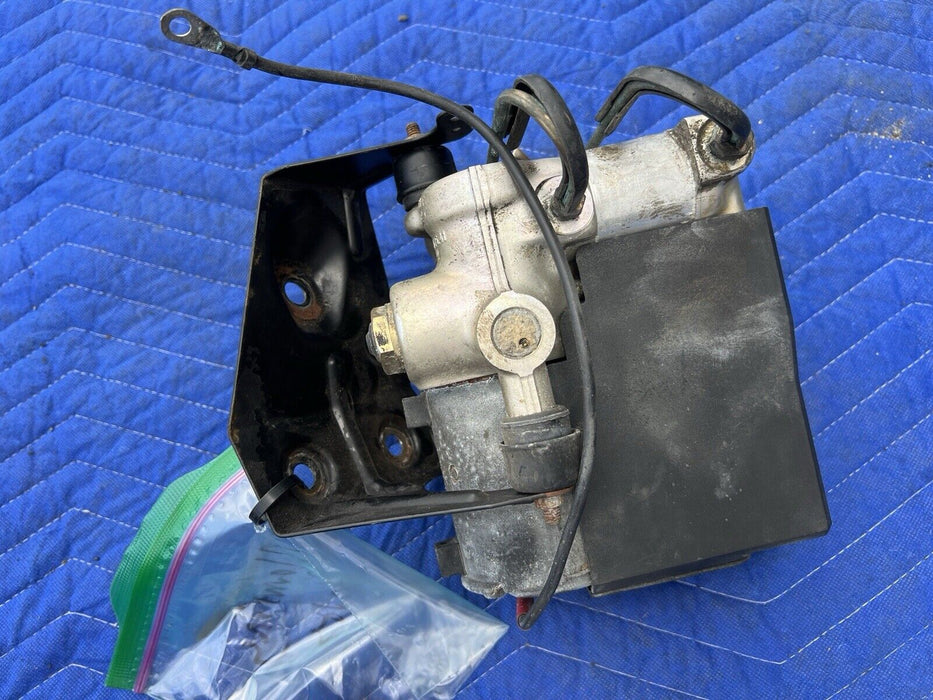 1990-1993 Volvo 240 740 940 ABS Block 3530316 Anti Lock Brake System OEM #3698E