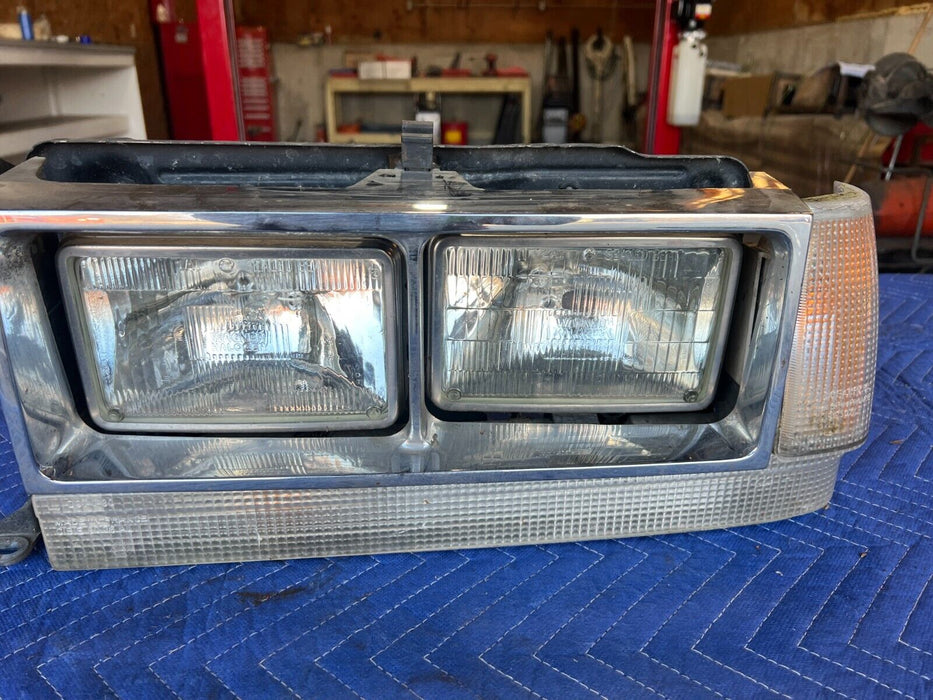 1984-1989 Volvo 740 760 LH Left Driver Front Headlight w/ Bezel Trim OEM #1706EM