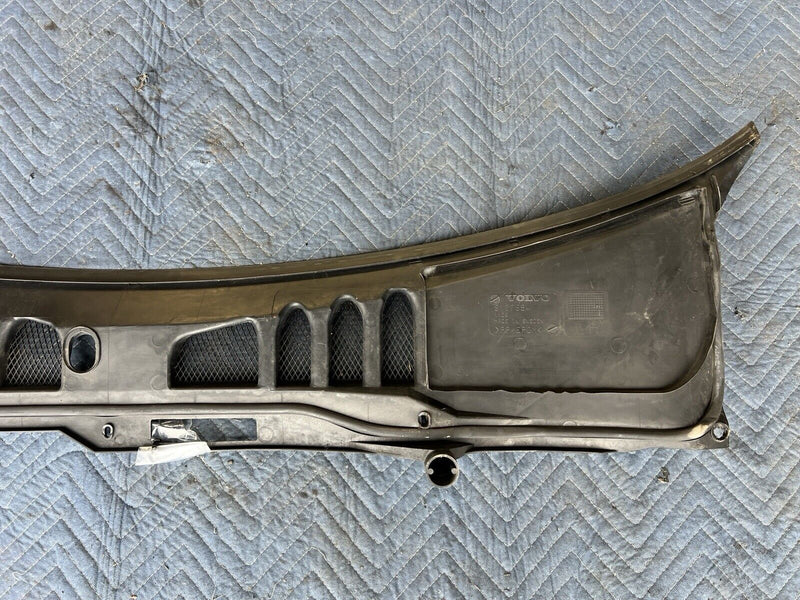 43770396