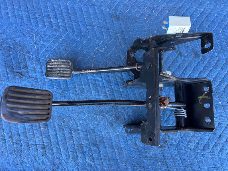 47043303