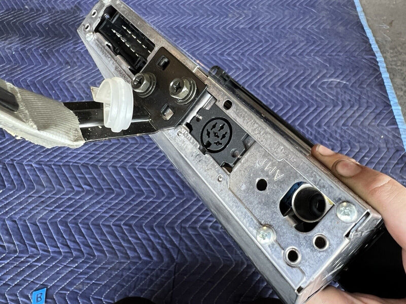 1986-1993 Volvo 240 244 245 TD613 Radio Tape Player Receiver 1398464-1 OE #3647E