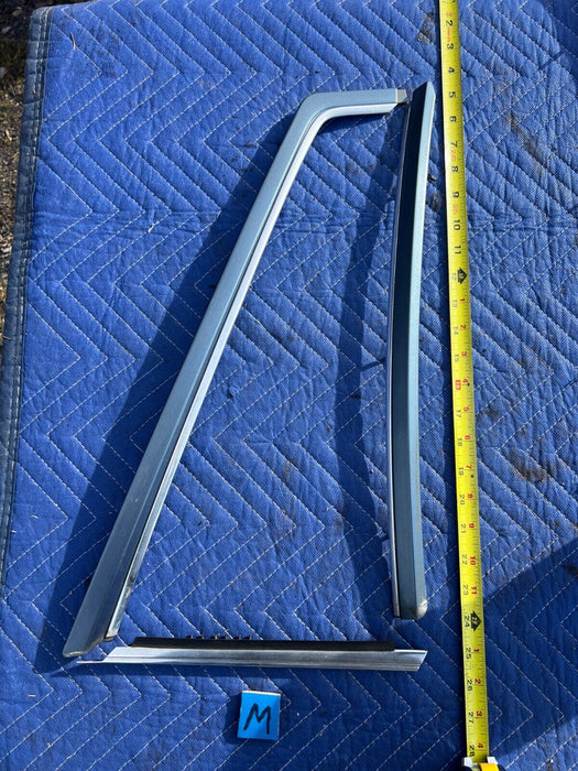 1984-1989 Volvo 740 760 Sedan Passenger RH Rear Quarter Window Trim OEM #1610EM