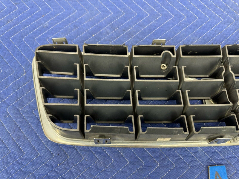 2001-2007 Volvo XC70 Front Bumper Upper Center Grille 9190986 9190985 OEM #3823E