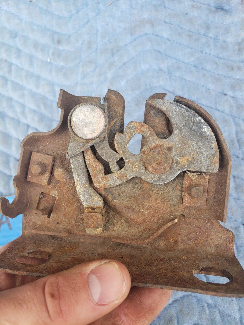 1988-1998 Chevy GMC GM 1500 C/K Hood Latch Assembly OEM #1030CN