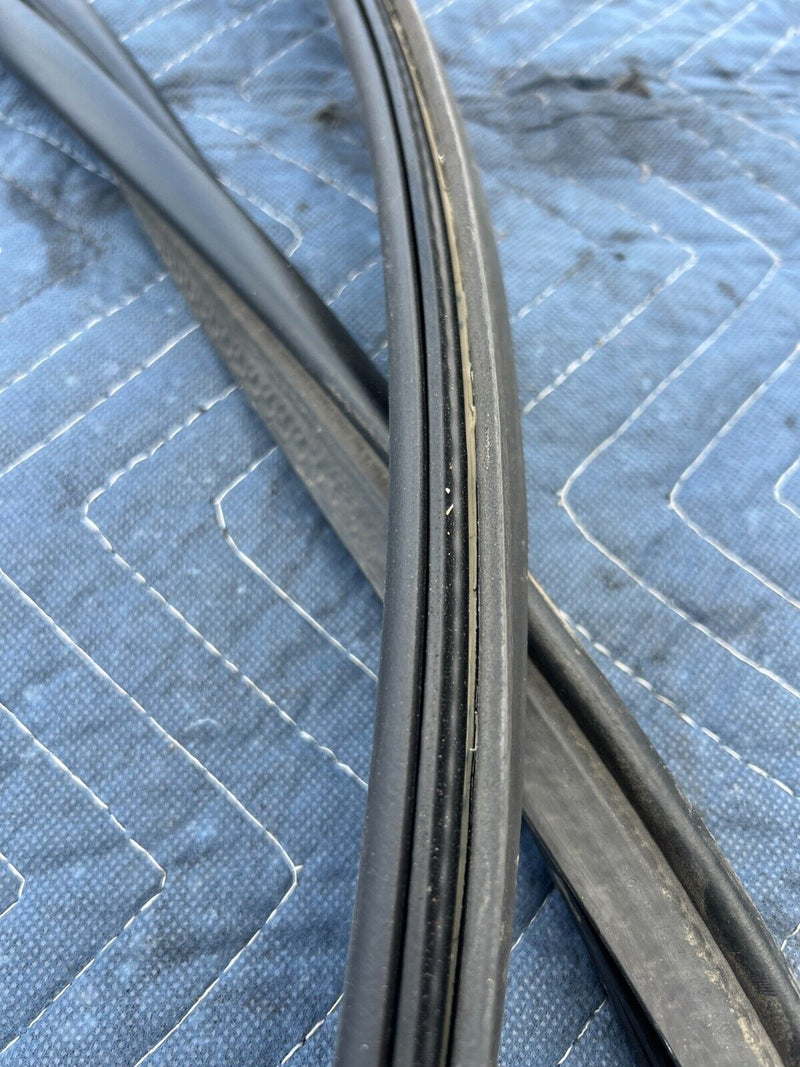 43947595