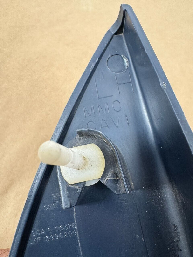 1995-98 15996259 Chevy GMC Silverado Front Navy Corner Sail Trim OEM #1087CNJ