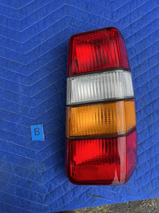 1986-1993 Volvo 240 245 Wagon Only Passenger Rear Tail Light Amber CIBIE #3797E