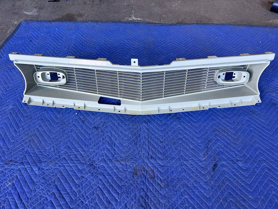 1968 Chevy Camaro NOS Grille w/Parking Lights 3914772 & Box OEM 916896 GM #3563E