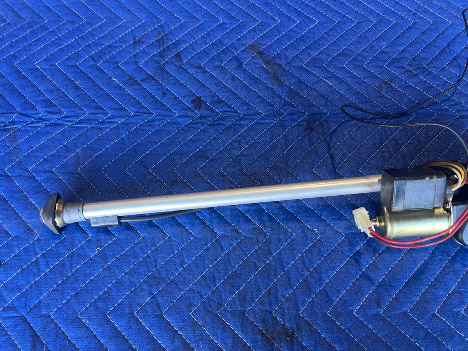 1984-1989 Volvo 740 760 Sedan Power Radio Signal Antenna Assembly OEM #1661EM