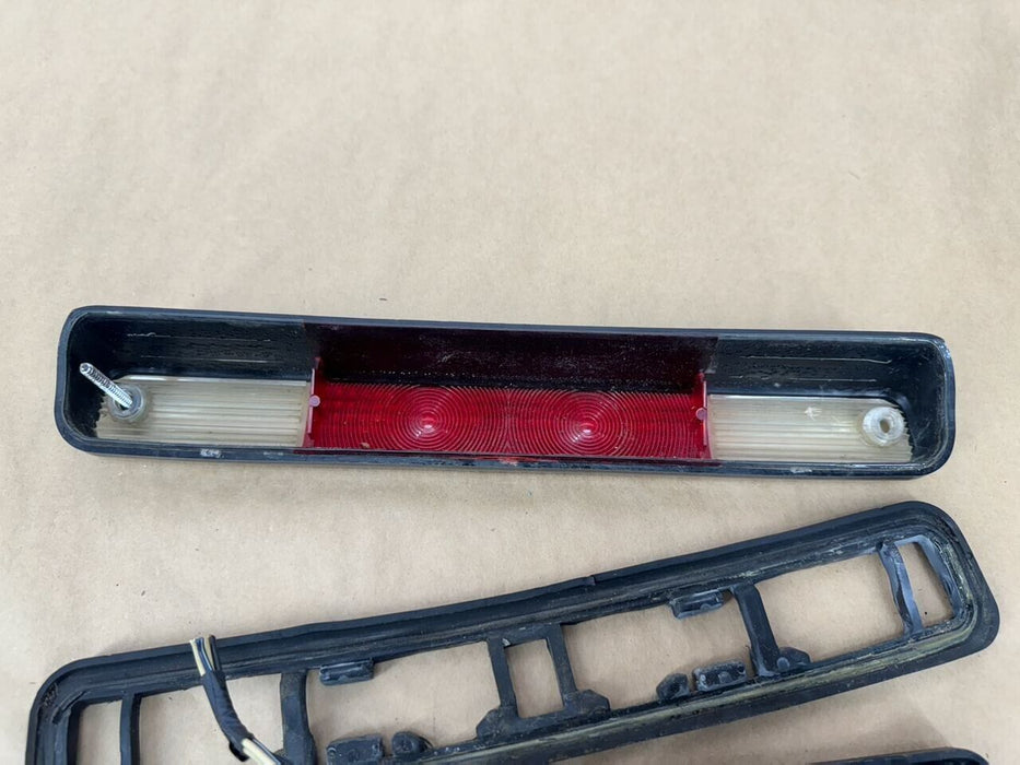 1988-1998 Chevy Silverado 3rd Brake Light Rear Bed Mount Upper 94 95 96 #1083CNJ