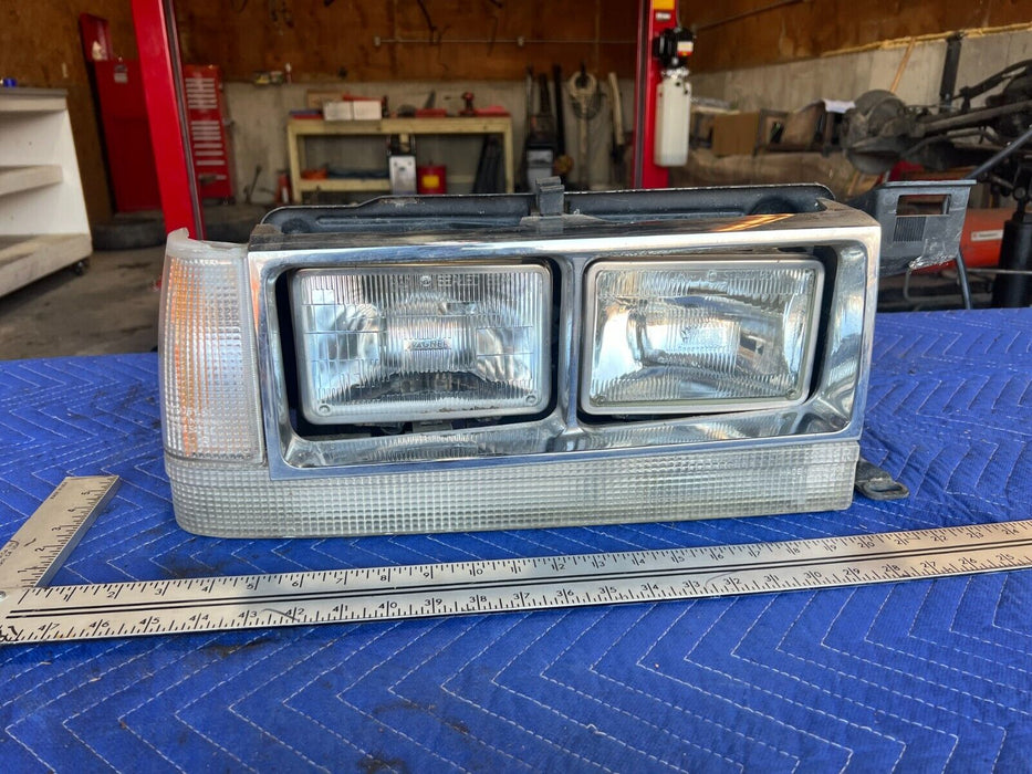 1984-1989 Volvo 740 760 Right Passenger Front Headlight & Bezel Trim OEM #1707EM