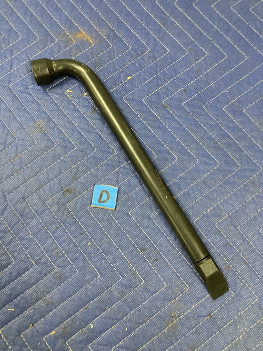 1998-2005 Land Rover Freelander Lug Wrench Tire Iron Factory OEM #3017M