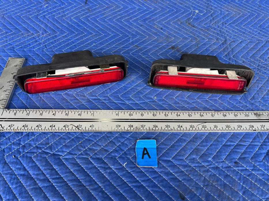 1983-1985 Porsche 944 Left Right Rear Quarter Panel Marker Light Pair OEM#1748EM