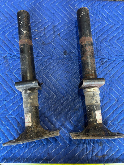 1984-1989 Volvo 740 760 Sedan R & L Front Bumper Shock Pair 1325222 OEM #1685EM