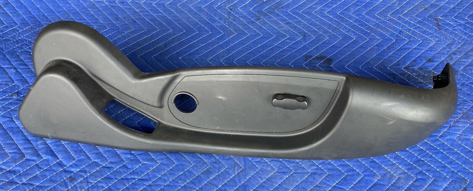 2006-2016 Chevy Impala GM Front Seat Passenger Right Trim Bezel Lower OEM #3164M