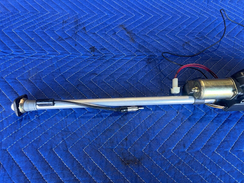 1984-1989 Volvo 740 760 Sedan Power Radio Signal Antenna Assembly OEM #1661EM