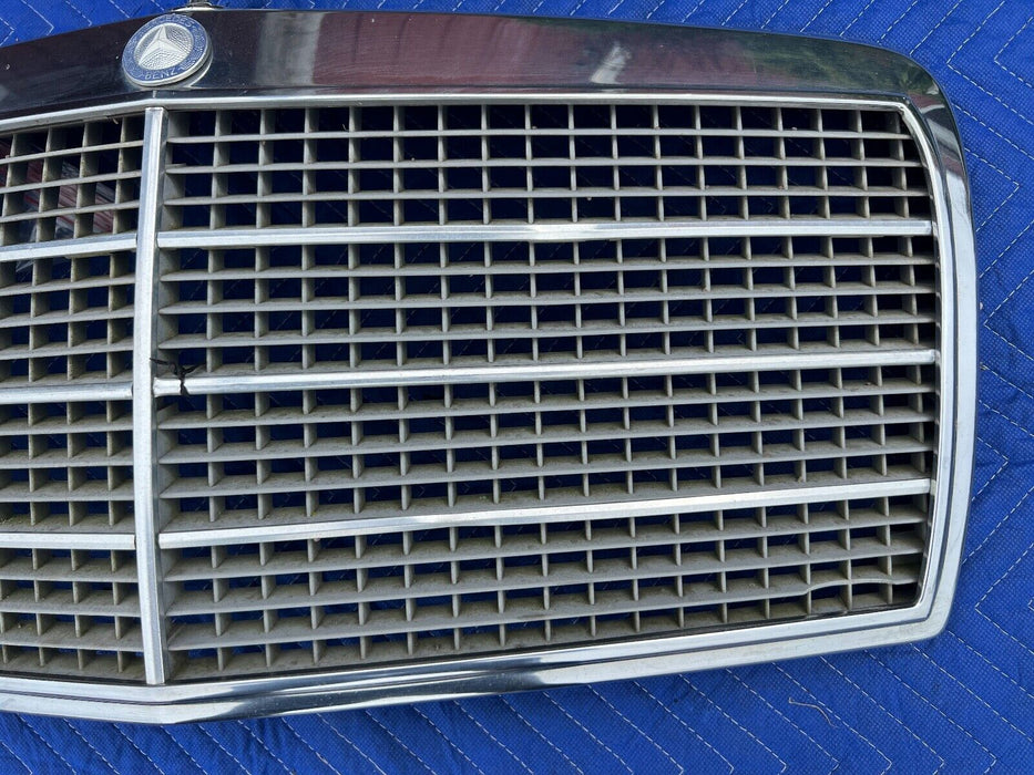 1979-1985 Mercedes 300SD W126 Front Grille + Hood Ornament 1268880423 OEM #306EM