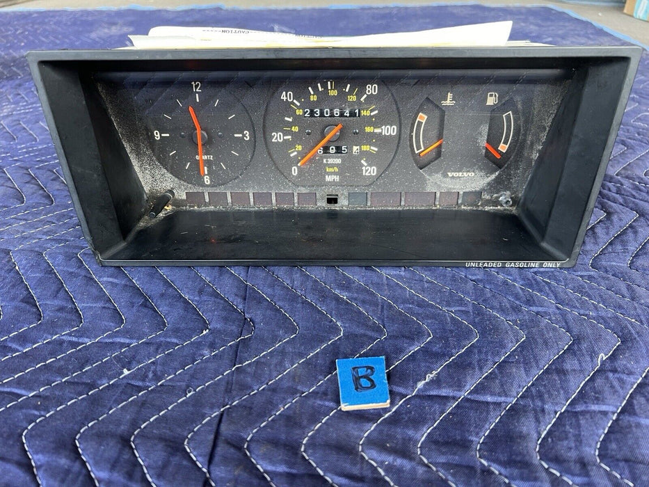 1992-1993 Volvo 240 244 245 Gauge Cluster Speedometer Speedo K39200 OEM #3645E