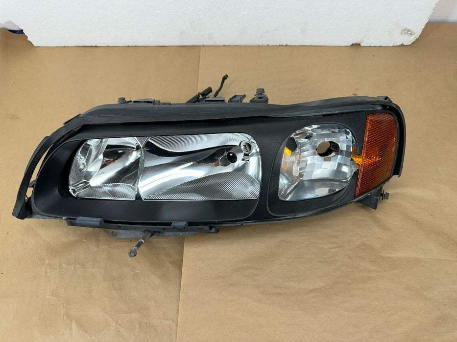 2001-2004 Volvo XC70 Left Front Headlight Halogen Assembly 8693543 OEM #3447EJ