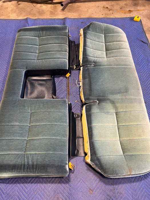 1984-1989 Volvo 740 760 Sedan Blue Cloth Rear Bench Seat 1365805 OEM #1561EM