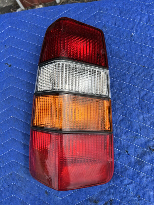 1986-1993 Volvo 240 245 Wagon Only Driver Left Rear Tail Light Amber CIBIE #3798