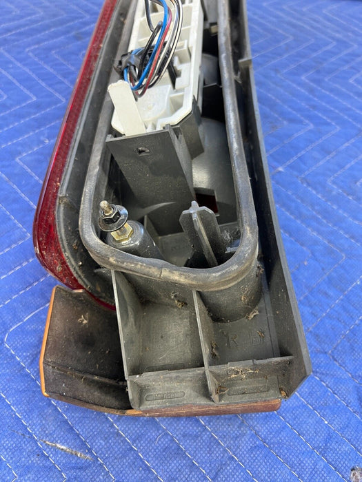 1998 1999 2000 Volvo V70 V70XC Rear Passenger Right Lower Tail Light OEM #1993EM