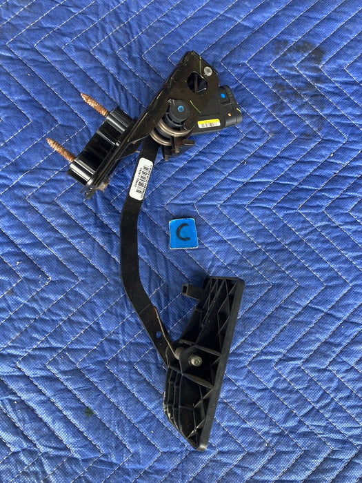 2006-2016 Chevy Impala GM Accelerator Gas Pedal Assembly 25830023 OEM #3192M