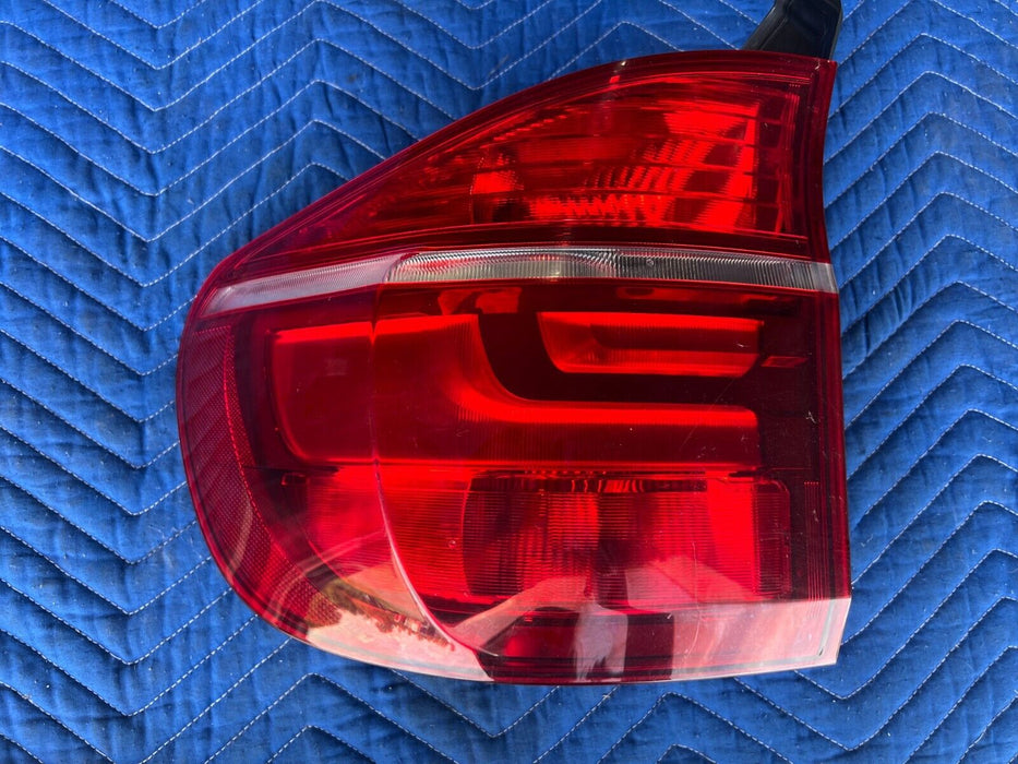 2011-2013 BMW X5 X5M E70 Driver Left L Rear Tail Light Lamp Assembly OEM #1988EM