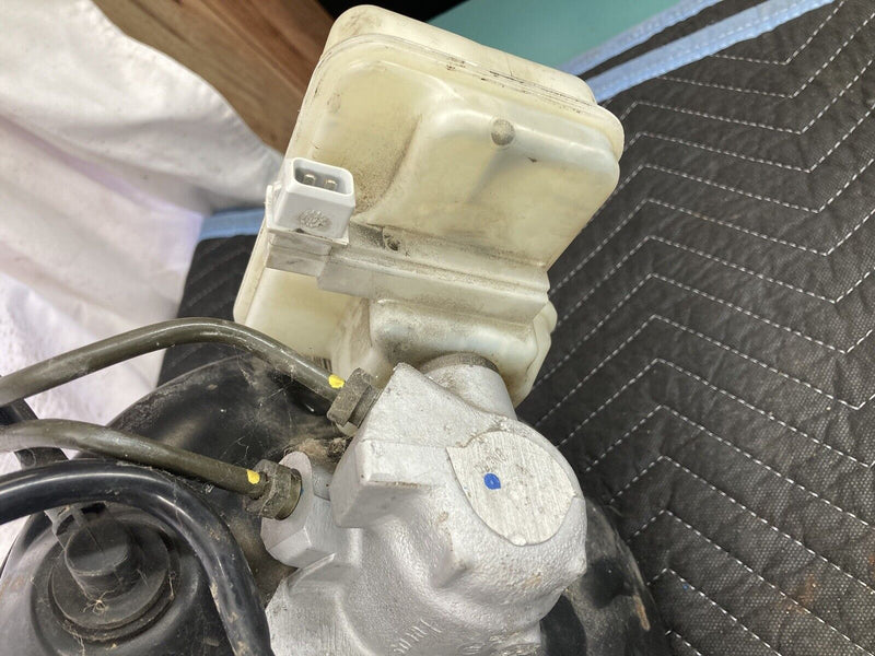 1998-2005 Land Rover Freelander Master Cylinder Brake Booster OEM #3071M