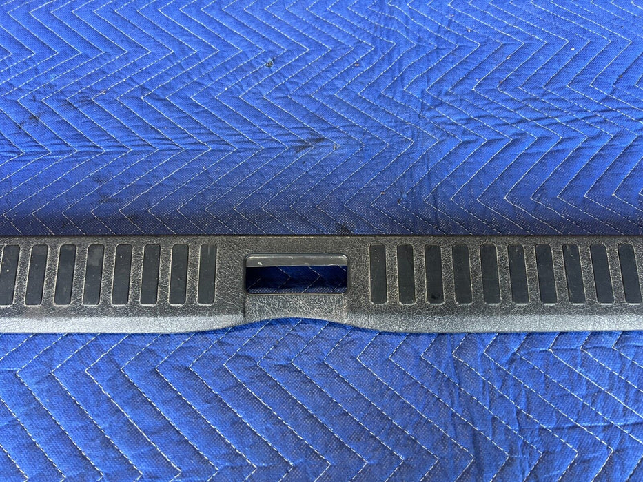 1984-1989 Volvo 740 760 Sedan Trunk Boot Sill Scuff Plate Trim 1268121 OE#1678EM