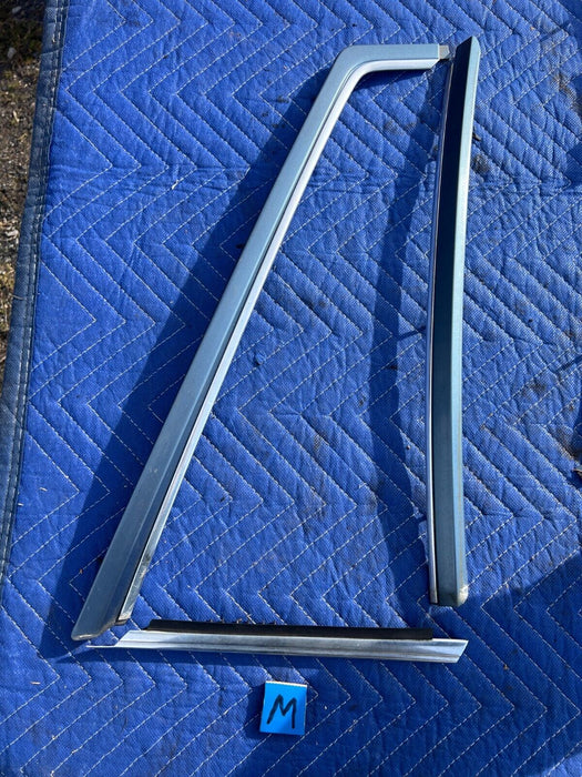 1984-1989 Volvo 740 760 Sedan Passenger RH Rear Quarter Window Trim OEM #1610EM