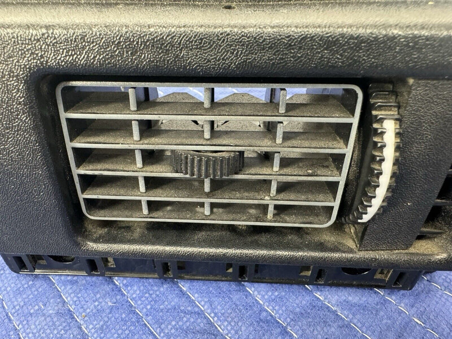 1975-1980 Volvo 240 242 244 Dash Right Heat AC Vent 1234535 HVAC OEM #3839E