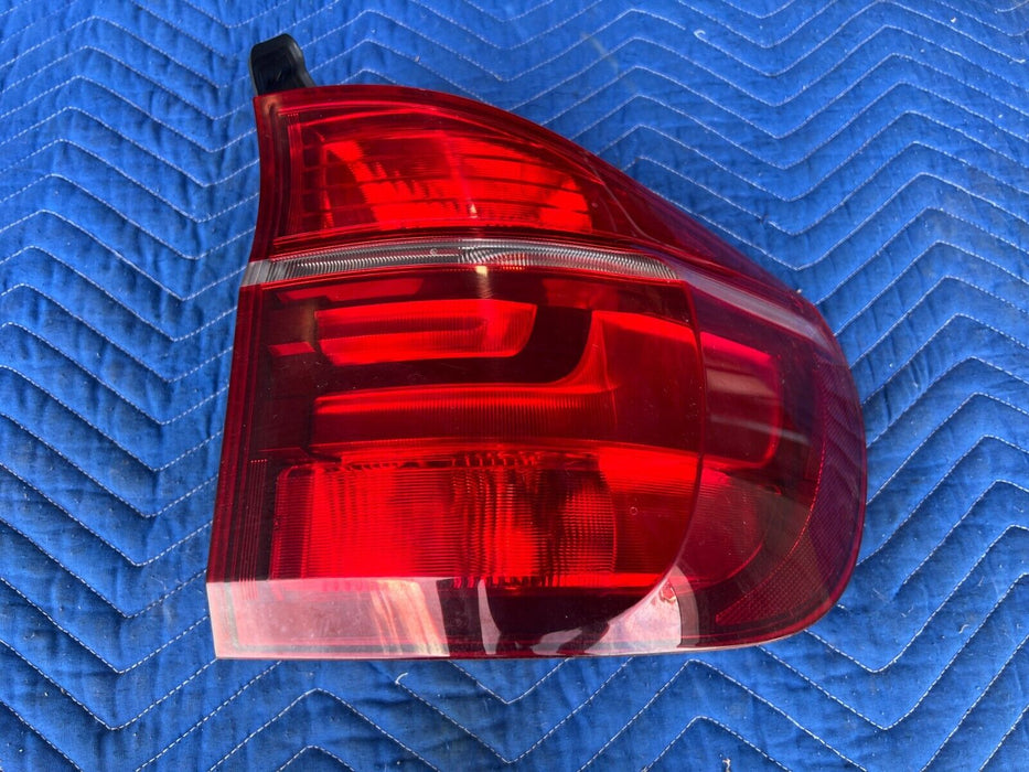 2011-2013 BMW X5 X5M E70 Passenger RH Rear Tail Light Lamp Assembly OEM #1989EM